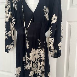 New Billabong adorable dress.